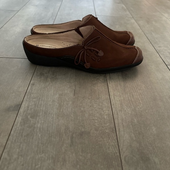 Naturalizer “Detail” Comfort Mules Suede Leather Slip On Mules 8.5 Wide Women’s - Picture 10 of 16